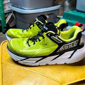 Hoka one one Clifton Mens size 8